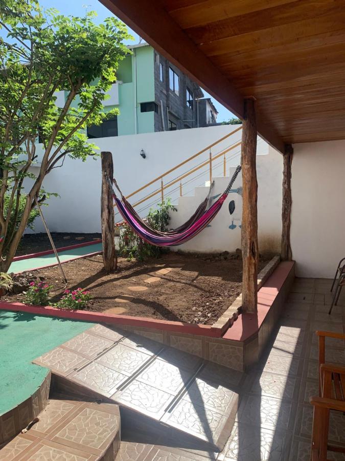Hostal White House Galapagos Puerto Ayora  Esterno foto
