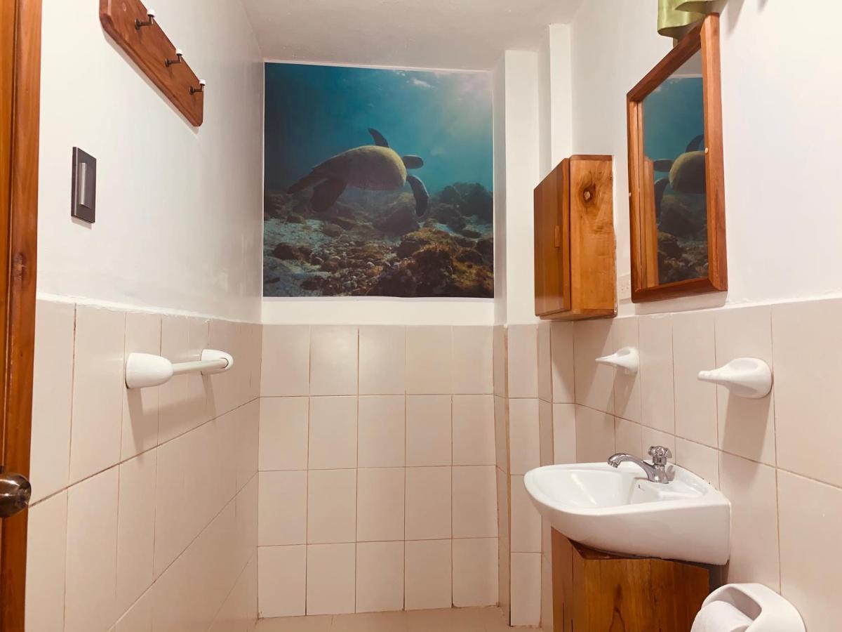 Hostal White House Galapagos Puerto Ayora  Esterno foto