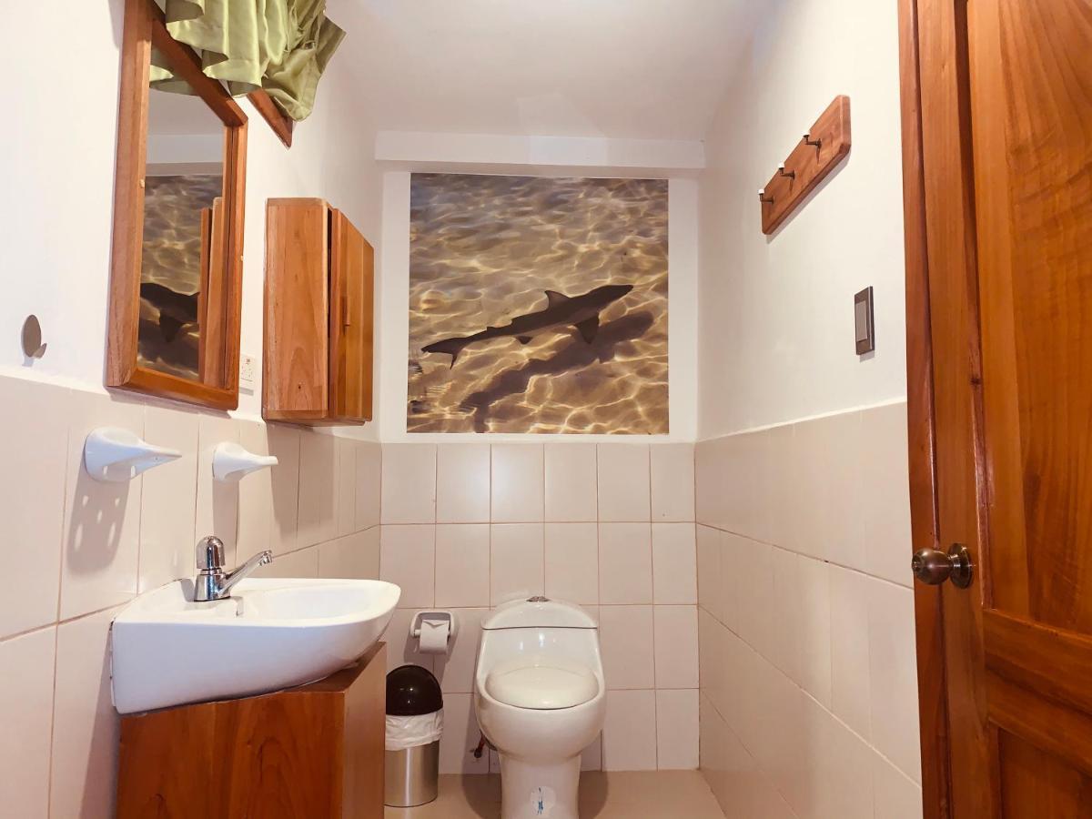 Hostal White House Galapagos Puerto Ayora  Esterno foto