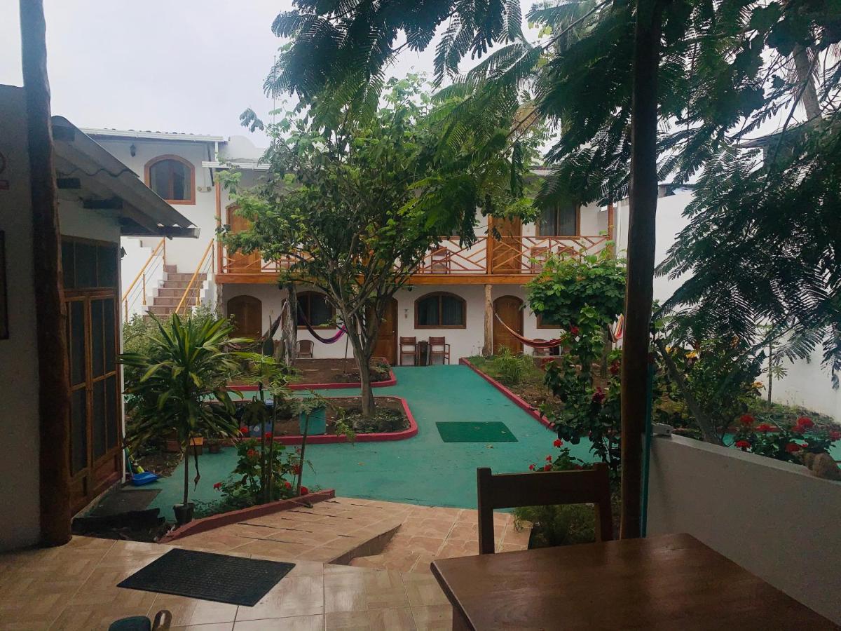 Hostal White House Galapagos Puerto Ayora  Esterno foto