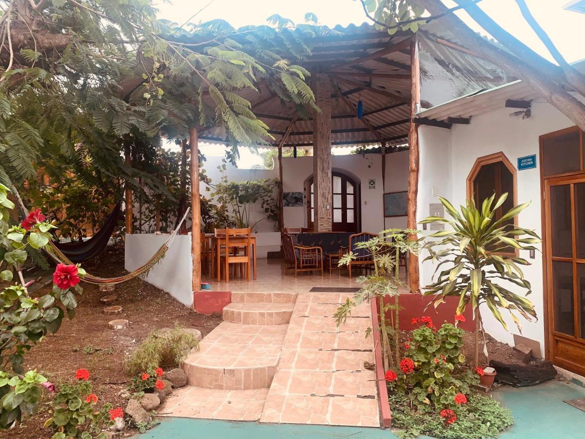 Hostal White House Galapagos Puerto Ayora  Esterno foto