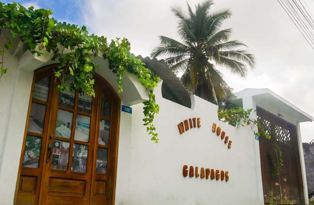 Hostal White House Galapagos Puerto Ayora  Esterno foto