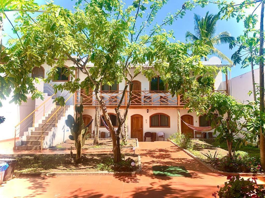 Hostal White House Galapagos Puerto Ayora  Esterno foto