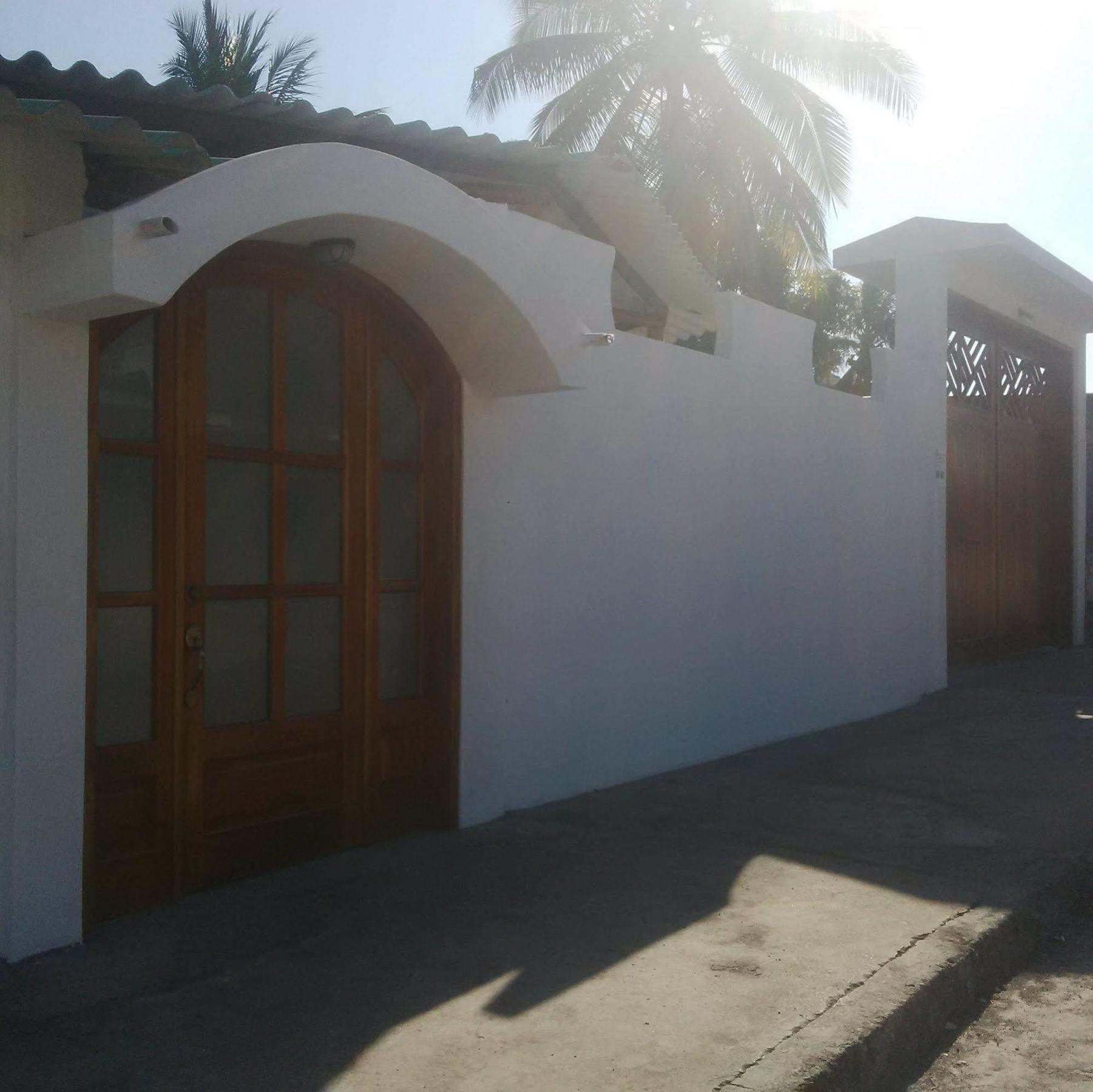 Hostal White House Galapagos Puerto Ayora  Esterno foto
