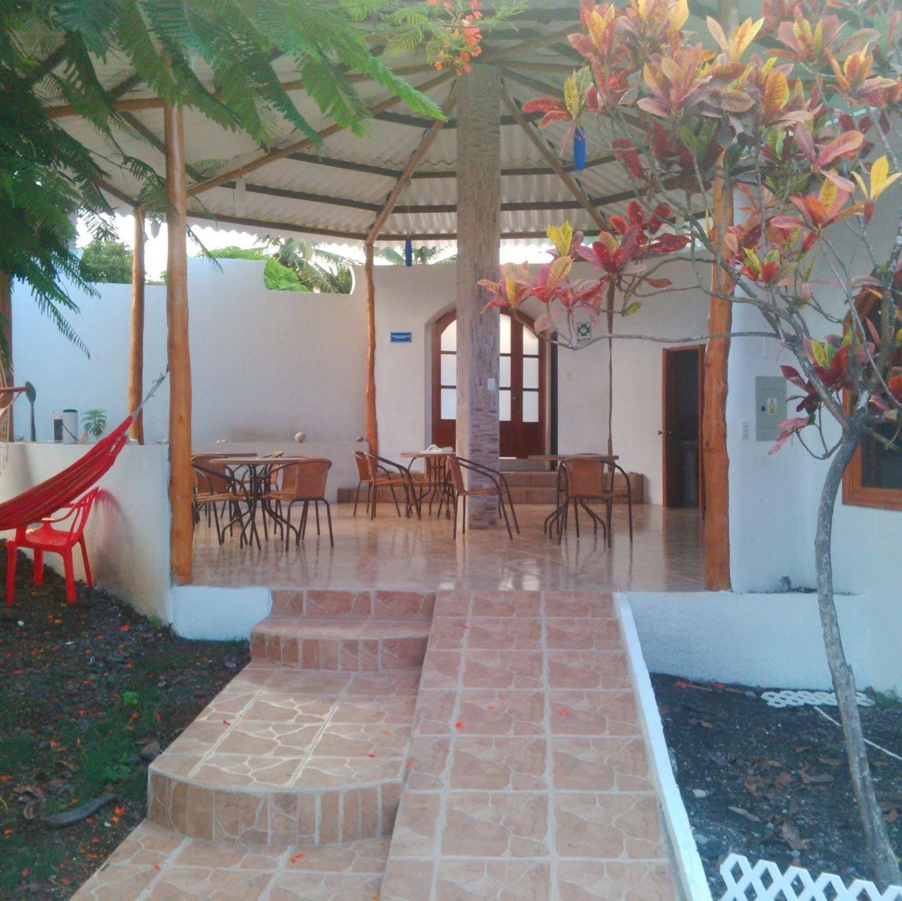Hostal White House Galapagos Puerto Ayora  Esterno foto