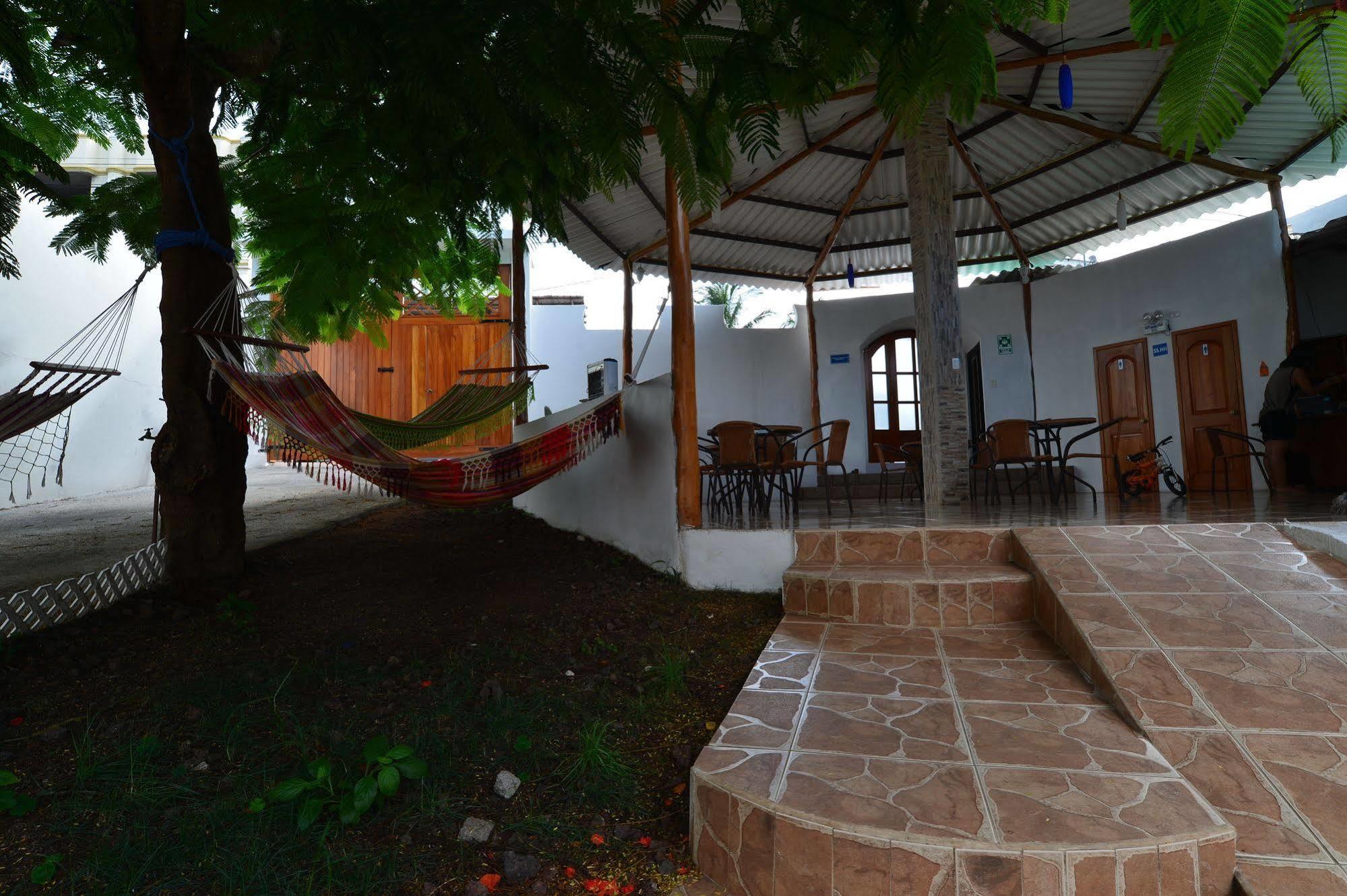 Hostal White House Galapagos Puerto Ayora  Esterno foto