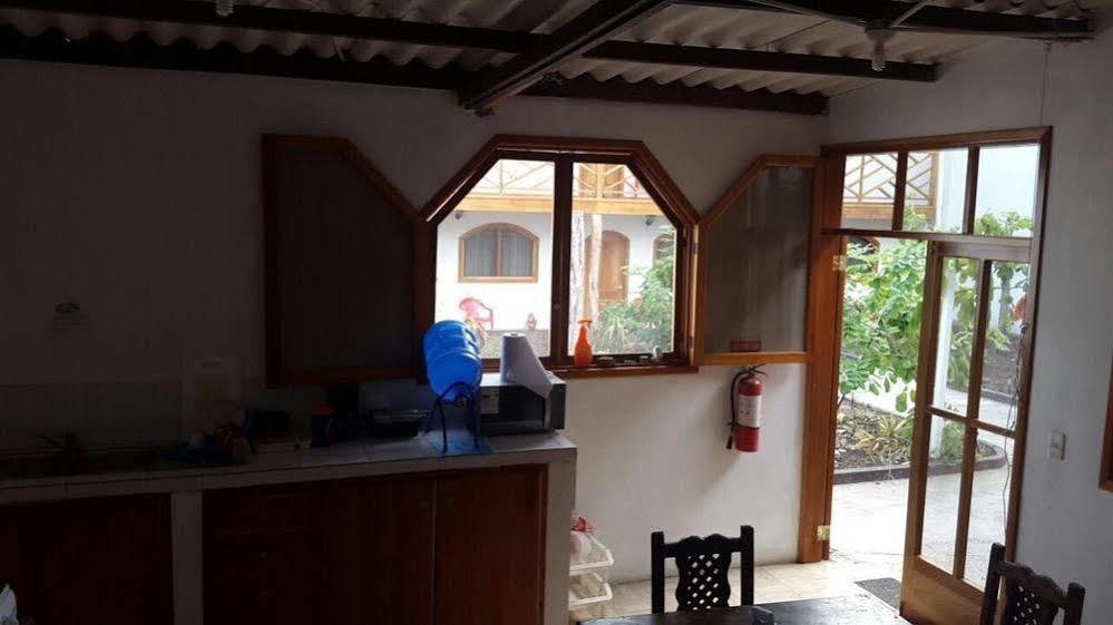 Hostal White House Galapagos Puerto Ayora  Esterno foto