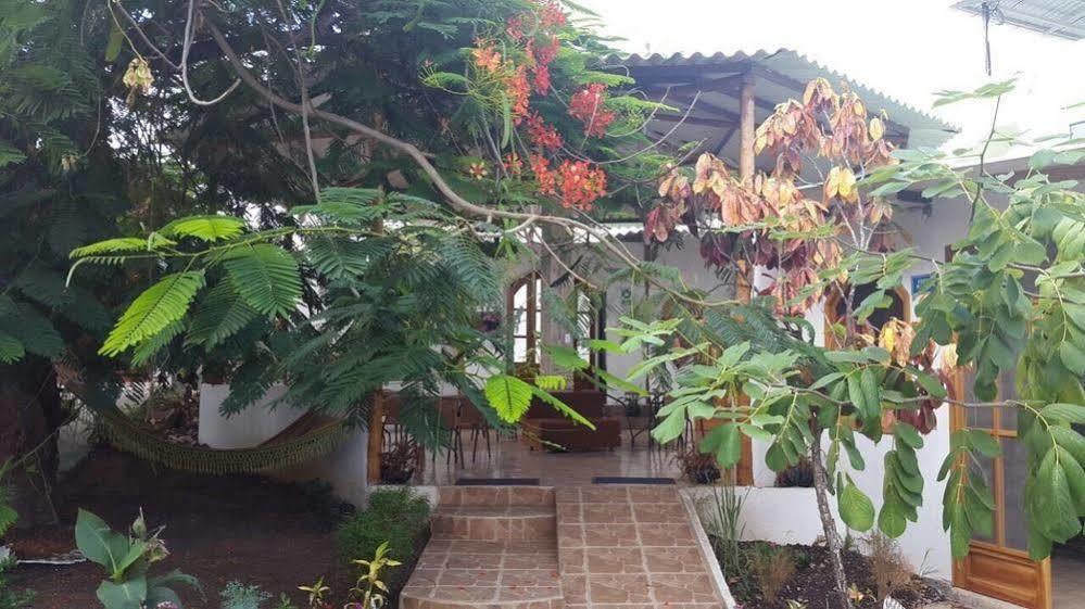 Hostal White House Galapagos Puerto Ayora  Esterno foto